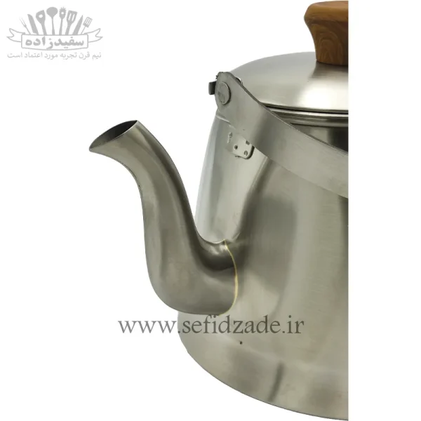 کتری لوله دار کف چدن قیطاسی کاوه 2.5 لیتری دسته طرح چوب 30207