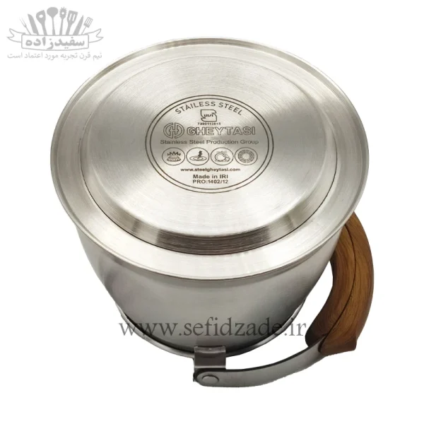 کتری لوله دار کف چدن قیطاسی کاوه 2.5 لیتری دسته طرح چوب 30207